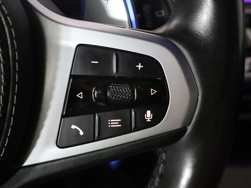 Used 2021 White BMW M50i image 43