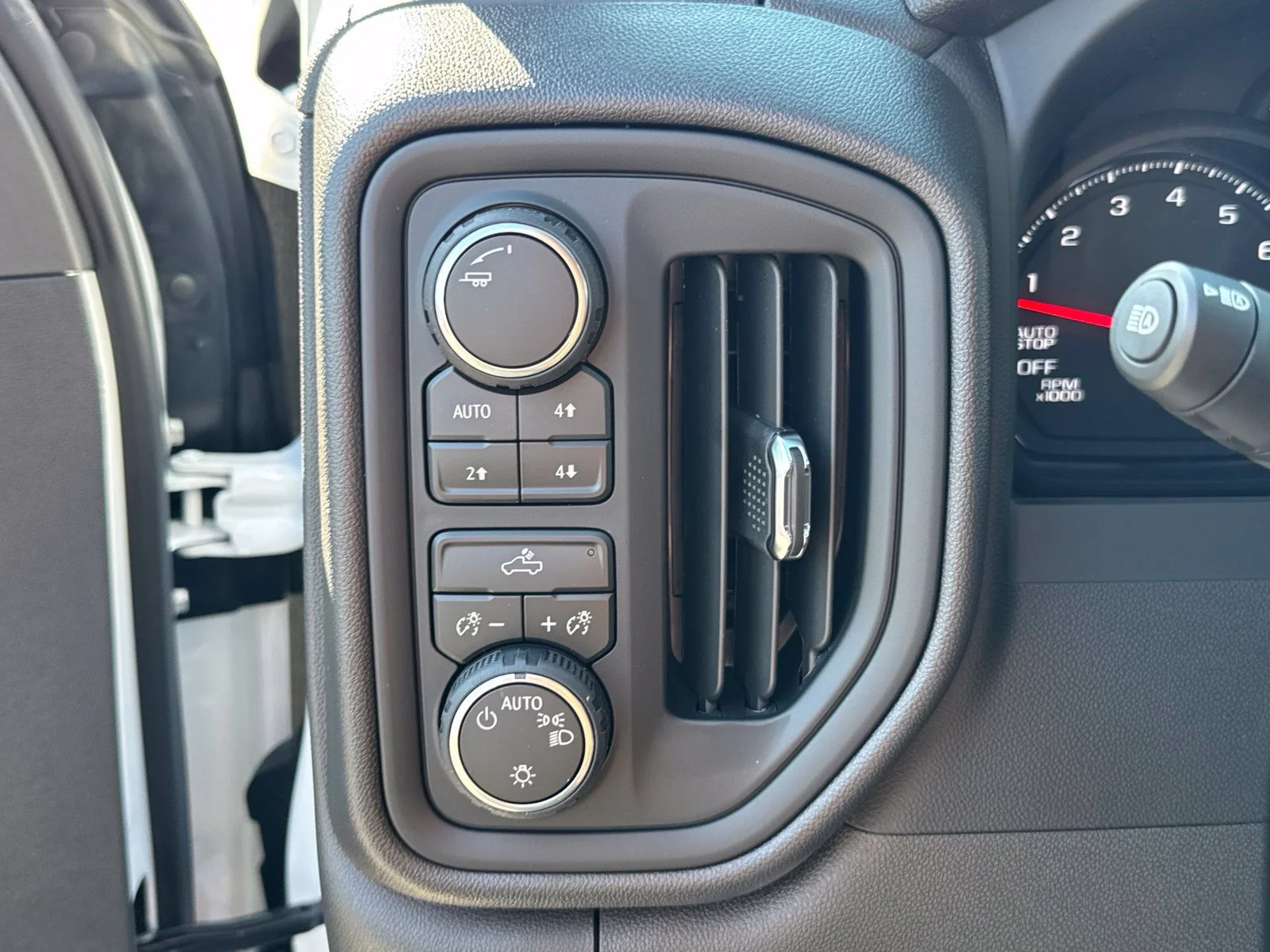 2026 Chevrolet Silverado 1500 Custom Trail Boss - Photo 15