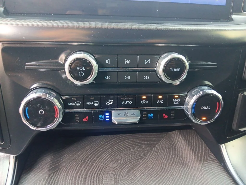 Used 2023 Black Metallic Ford Platinum image 22