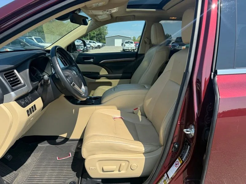 Used 2017 Red Toyota Limited image 3