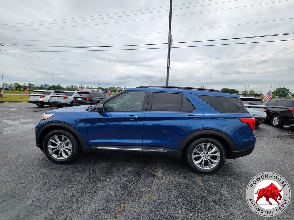 Used 2021 Blue Ford XLT image 2