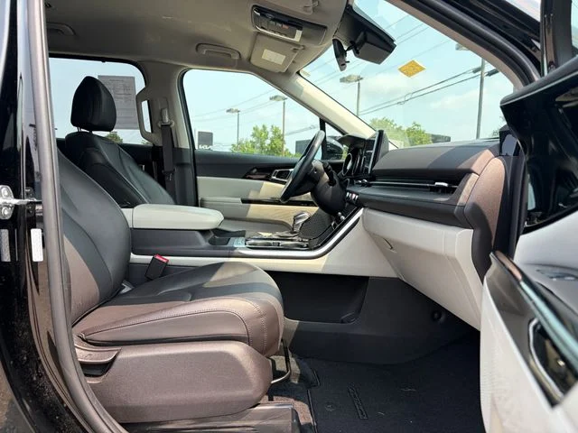 Used 2024 Black Kia EX image 23