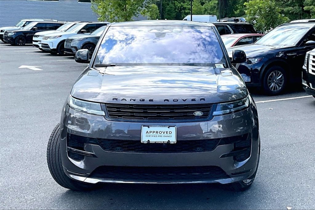 Used 2023  Land Rover SE Dynamic image 3