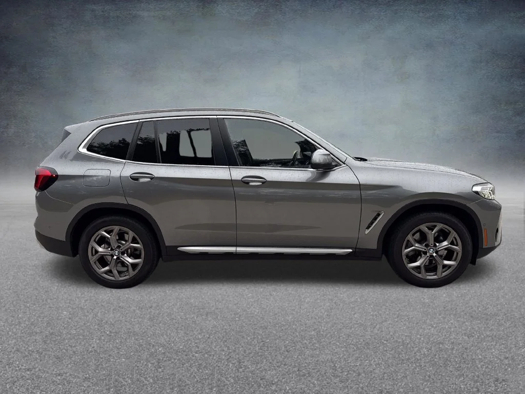 Used 2023 Gray BMW xDrive30i image 7