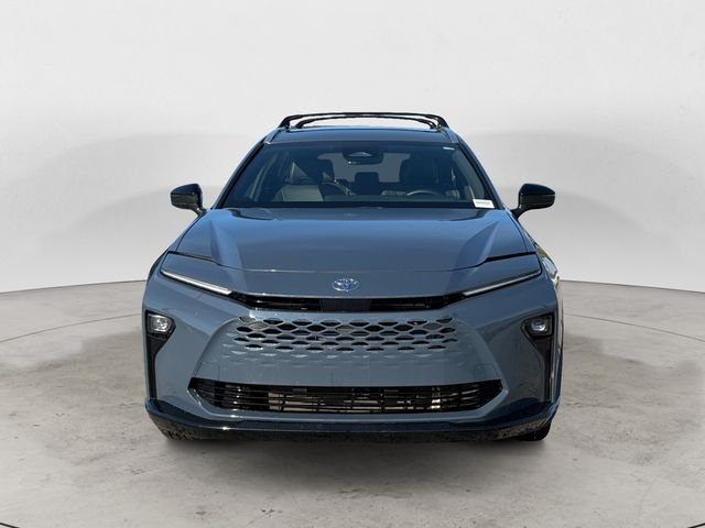 Used 2025 White Toyota XLE image 2