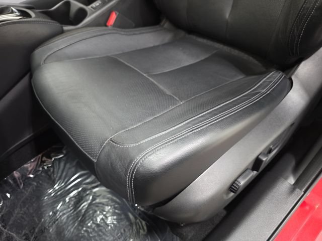 Used 2019 Red Nissan SL image 28