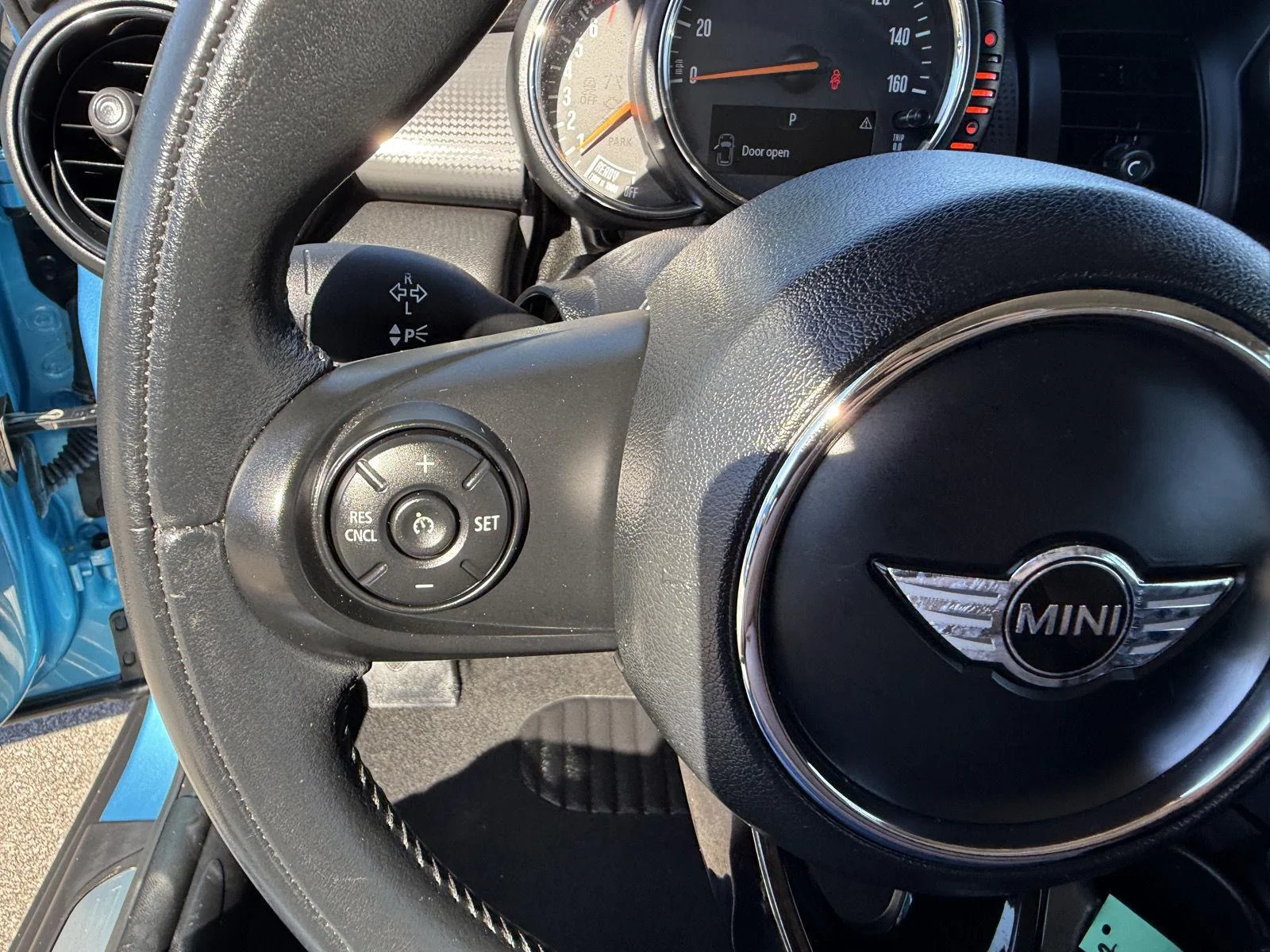 Used 2016 Electric Blue Metallic MINI HATCHBACK image 25