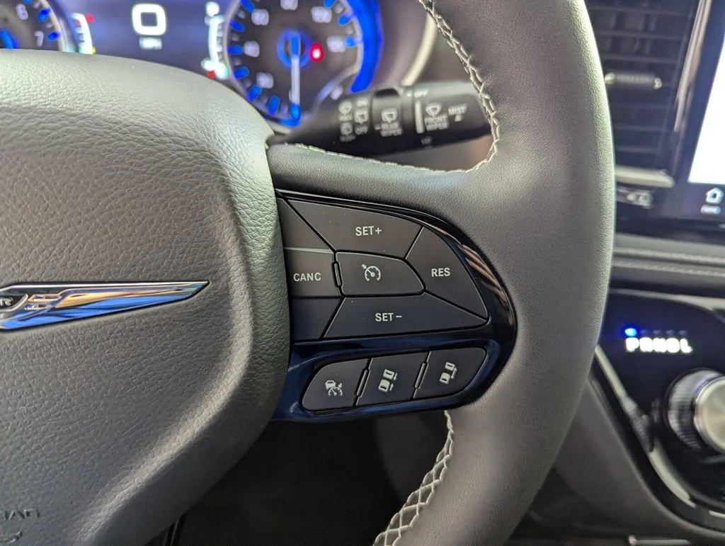 New 2026 Bright White Clear-Coat Exterior Paint Chrysler Select image 20