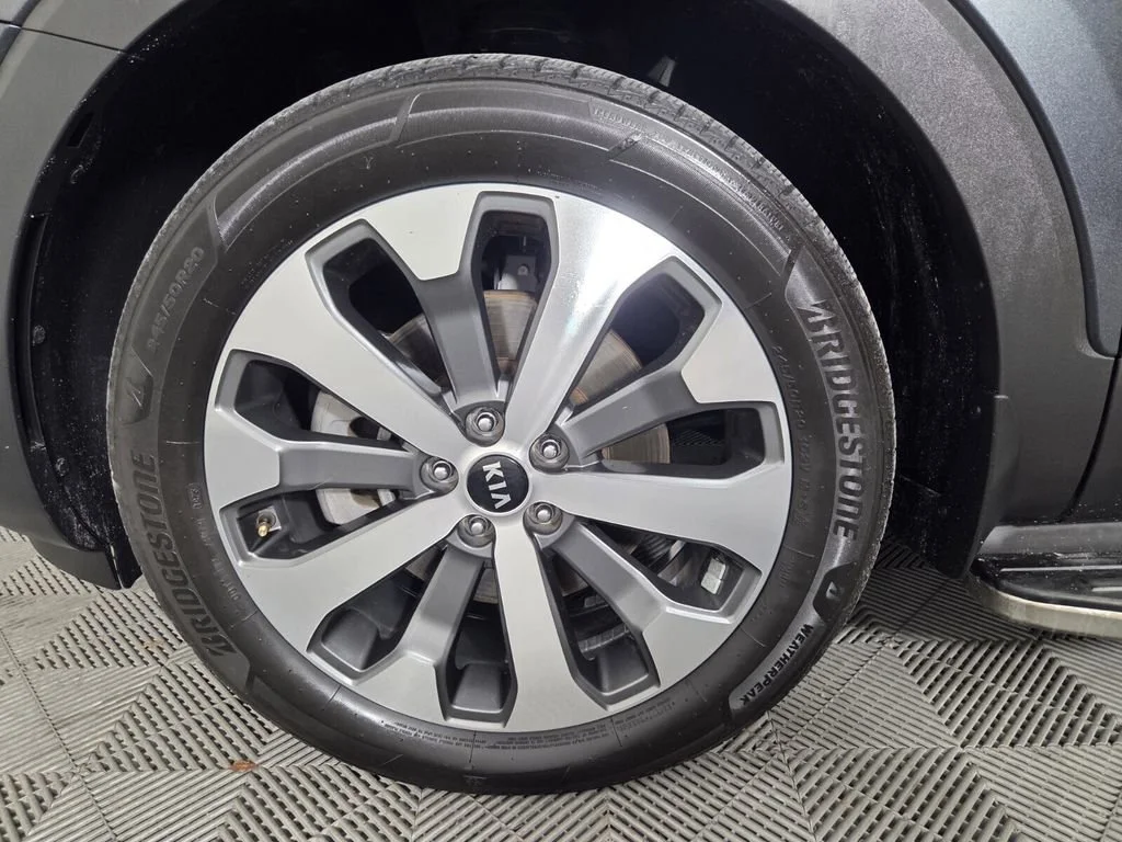 Used 2021 Gravity Grey Kia S image 8