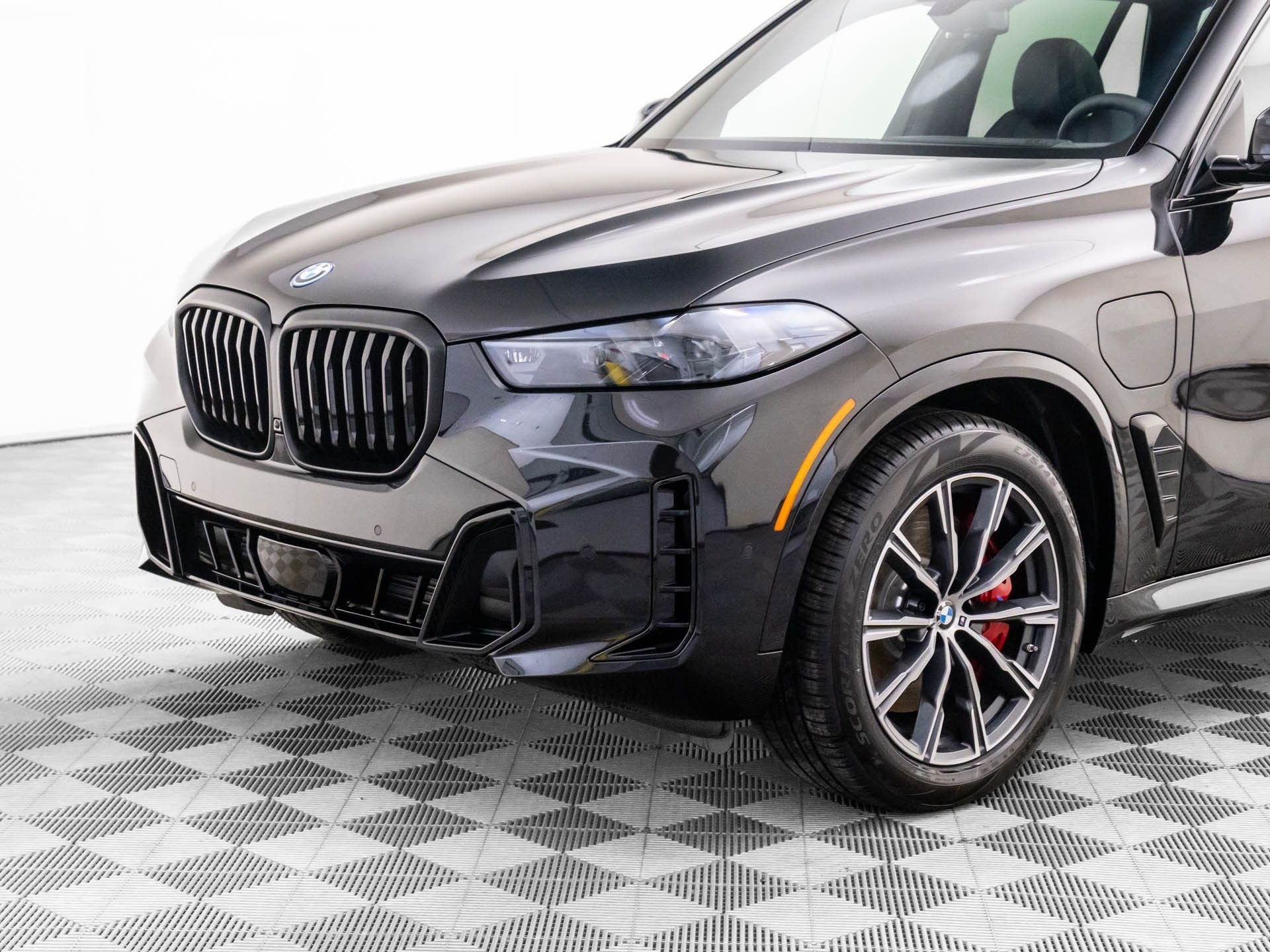 New 2026 Black Sapphire Metallic BMW xDrive50e image 37