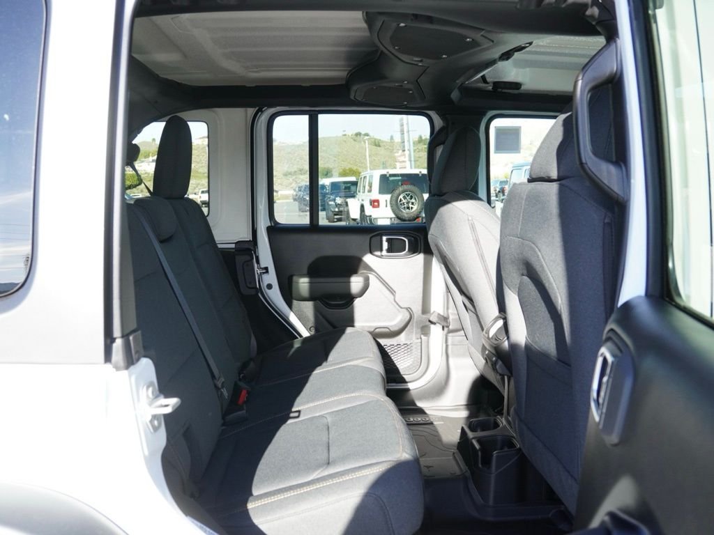 New 2026 Bright White Clear-Coat Exterior Paint Jeep Sport image 21