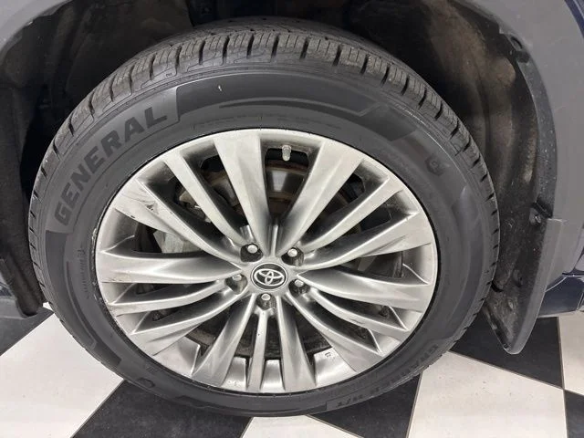 Used 2021 Gray Toyota Platinum image 5