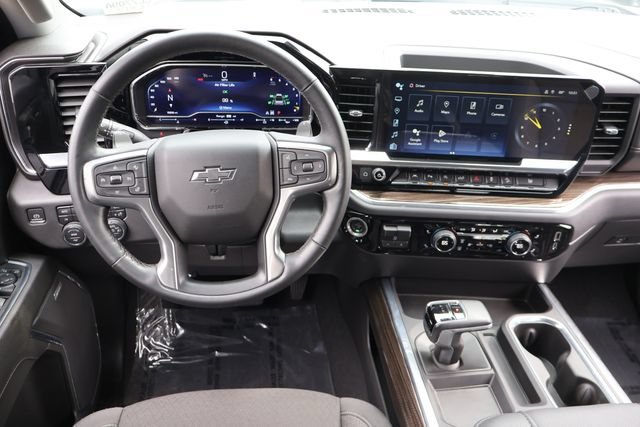 Used 2023 SUMMIT WHITE Chevrolet RST image 17
