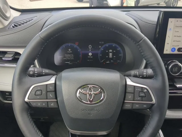 Used 2024  Toyota Limited image 32