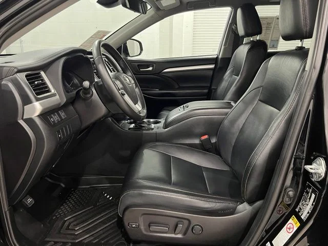 Used 2019 Black Toyota XLE image 9