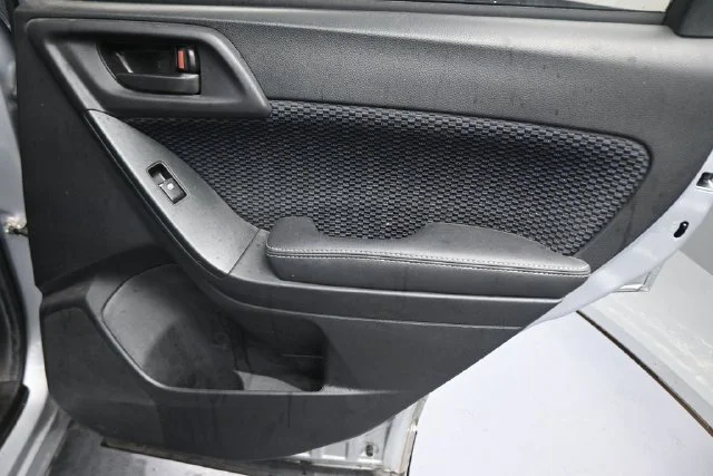 Used 2018 Silver Subaru 2.5i image 15