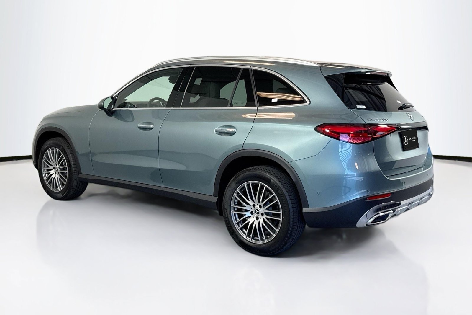 New 2026 Verde Silver Metallic Mercedes-Benz GLC 300 image 7