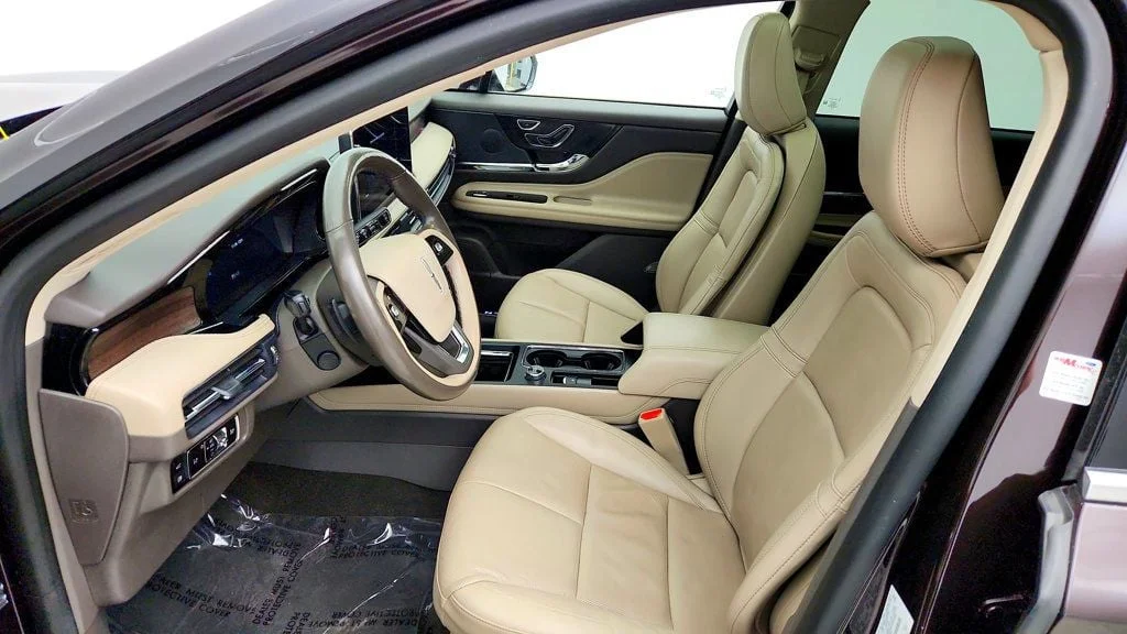 Used 2023 Crystal Red Metallic Premium Clearcoat Lincoln Grand Touring AWD image 19