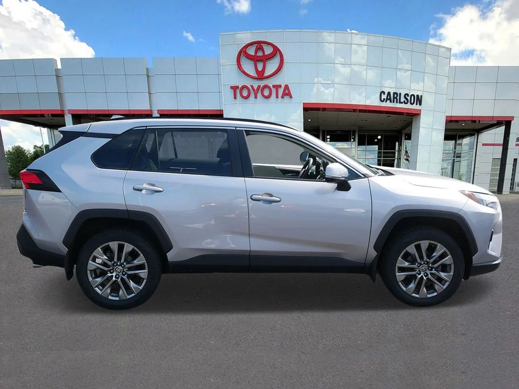 Used 2023 Silver Toyota XLE Premium image 4