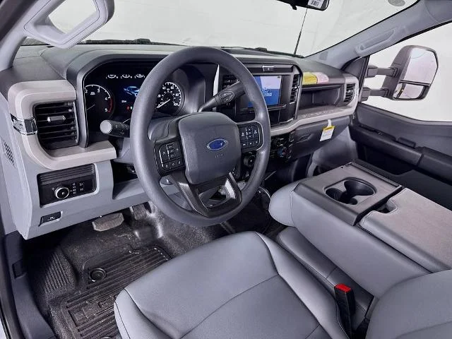 New 2025 Oxford White Ford F-450® XL image 40