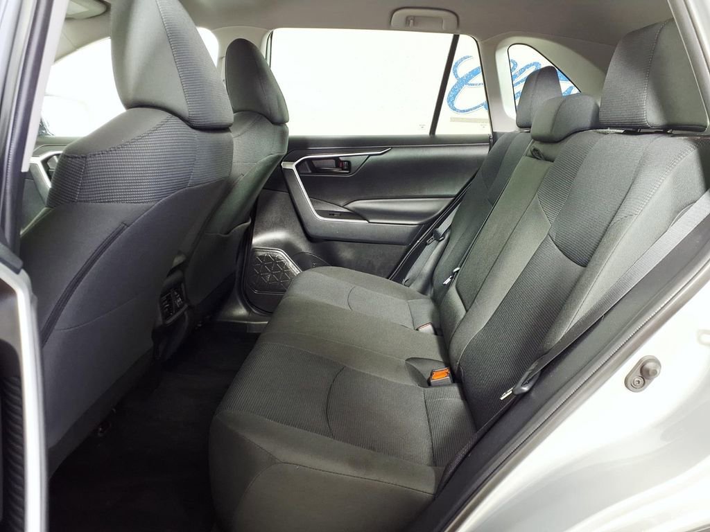 2025 Toyota RAV4 LE - Photo 8