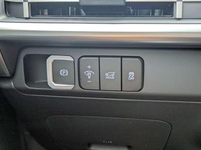 New 2027 White Hyundai SE FWD image 25