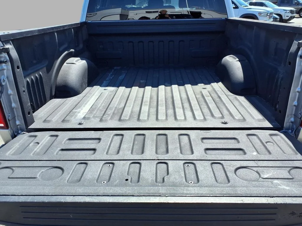 Used 2020 Silver Ford XLT image 29
