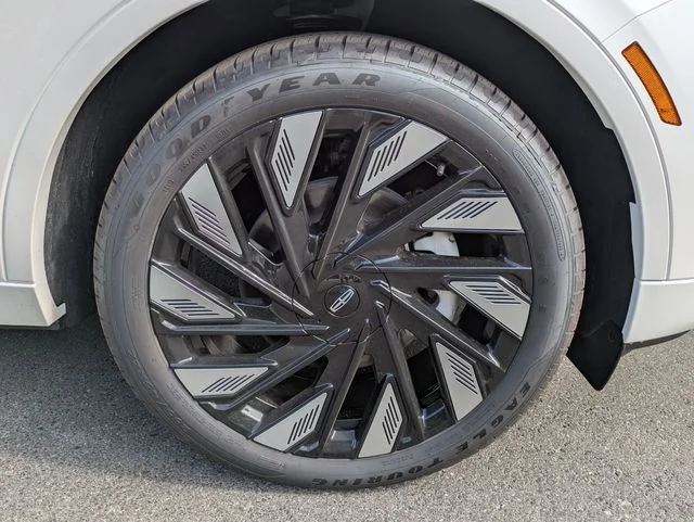 New 2026 White Lincoln Black Label image 11