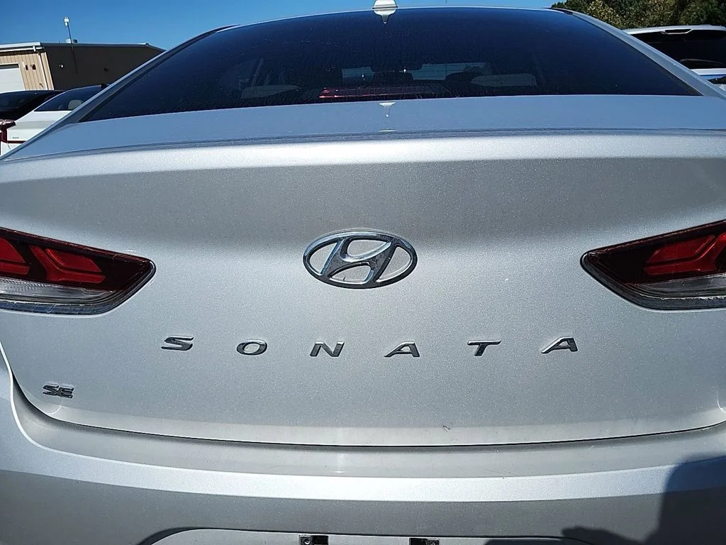 Used 2019 Silver Hyundai SE image 29