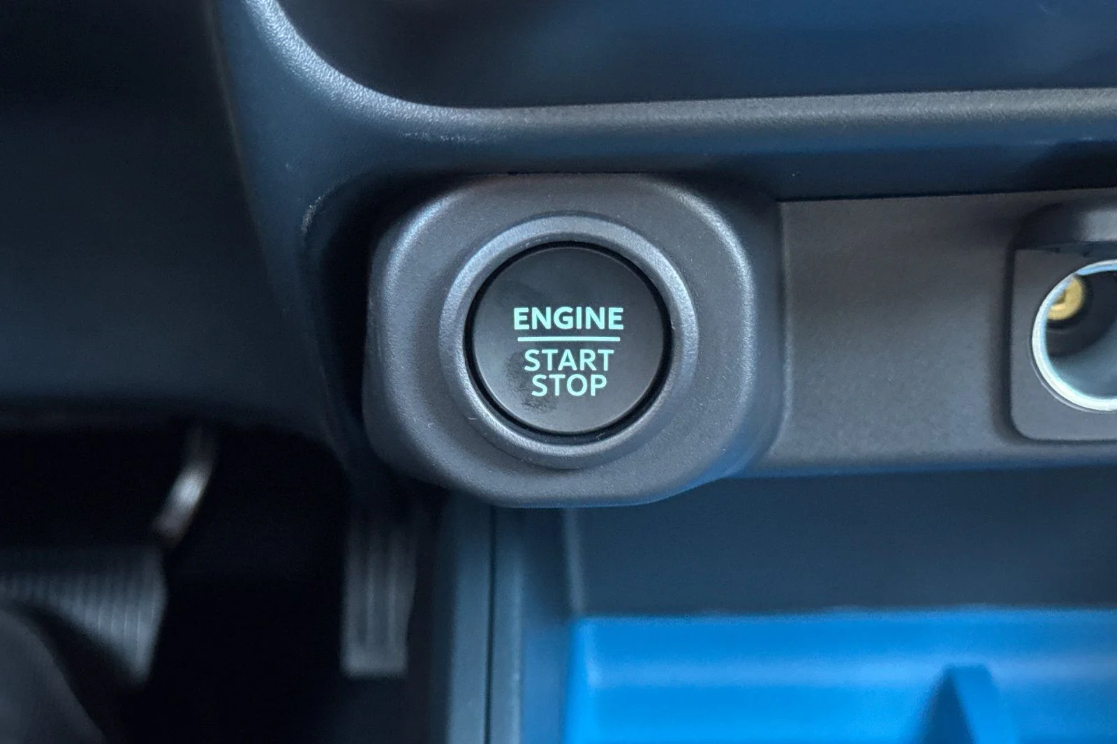 New 2026 Carbonized Gray Metallic Ford XLT image 23