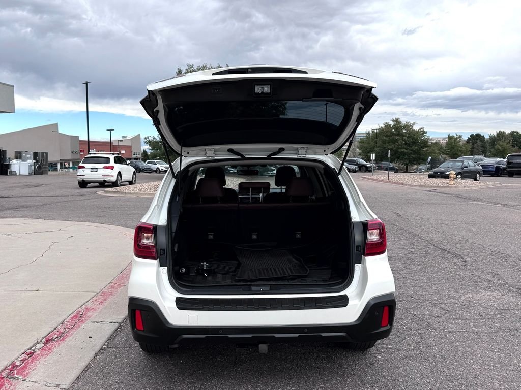 Used 2018 White Subaru 2.5i image 12