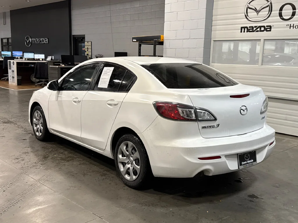 Used 2013 White Mazda i Sport image 20