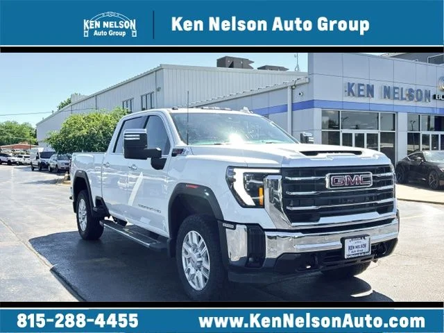 Used 2024 White GMC SLT image 1