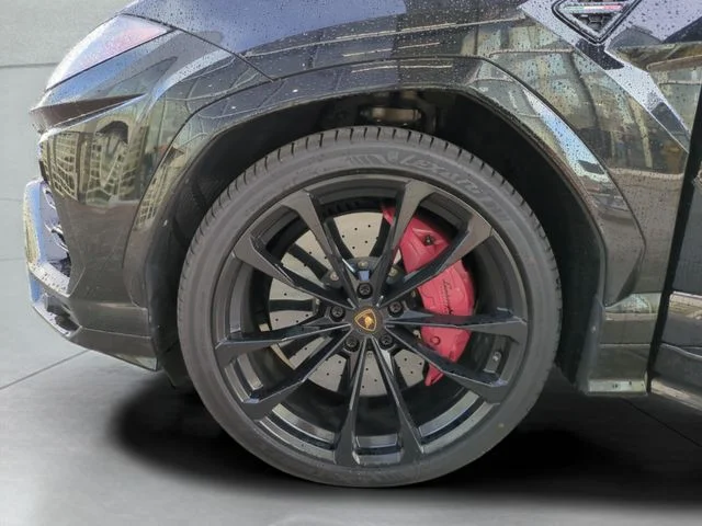Used 2021 Black Lamborghini Base image 35