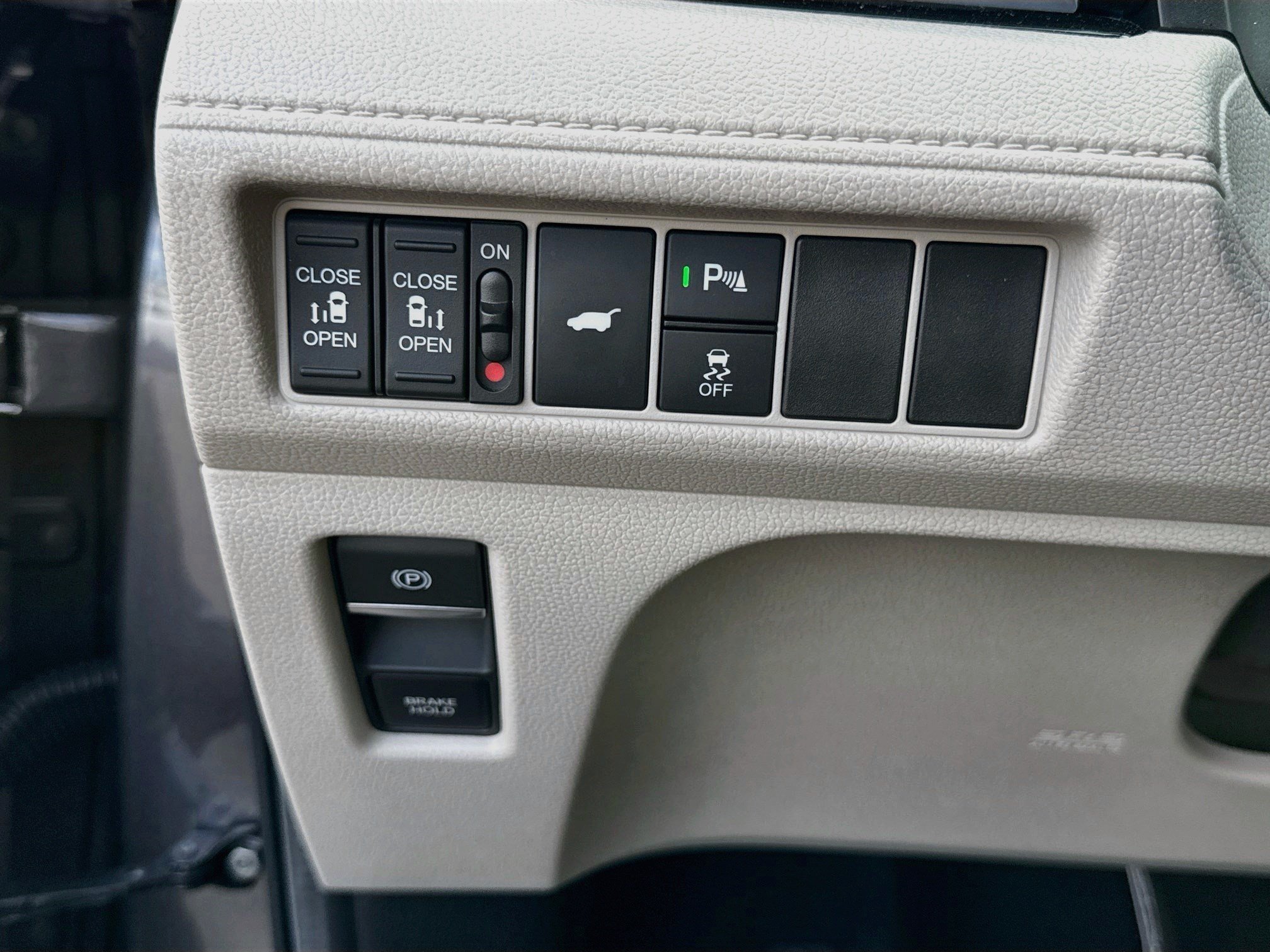 Used 2026 Modern Steel Metallic Honda Touring image 9