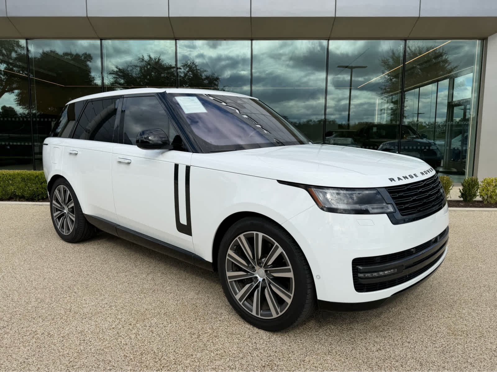 Certified Used 2023 Fuji White Land Rover SE image 4