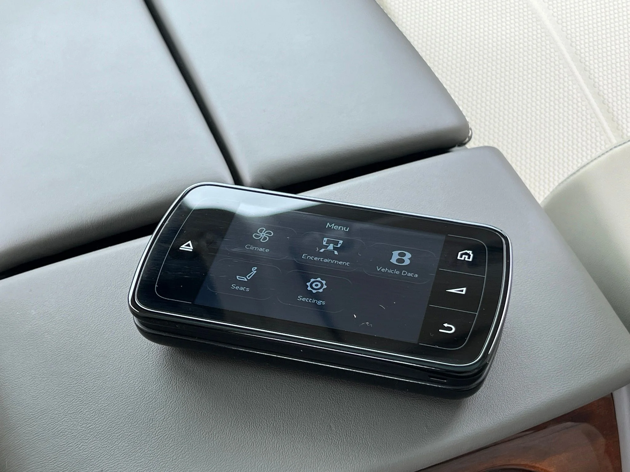 Used 2018  Bentley W12 image 19