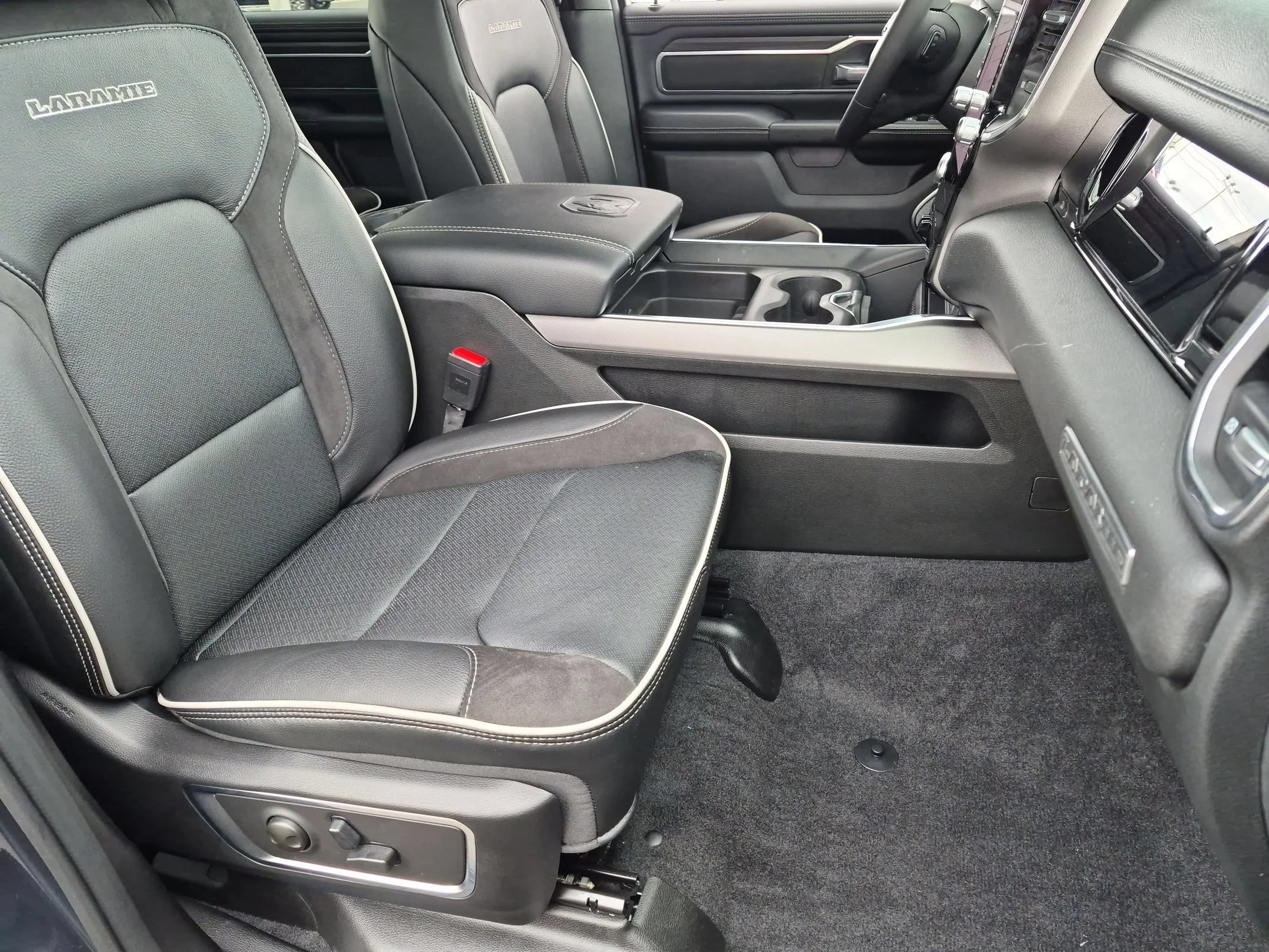 Used 2026 Forged Blue Metallic Ram Laramie image 28