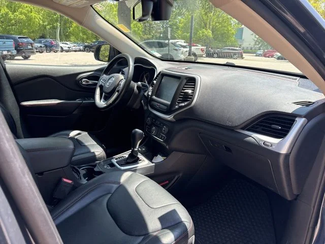 Used 2017 Gray Jeep Trailhawk image 17