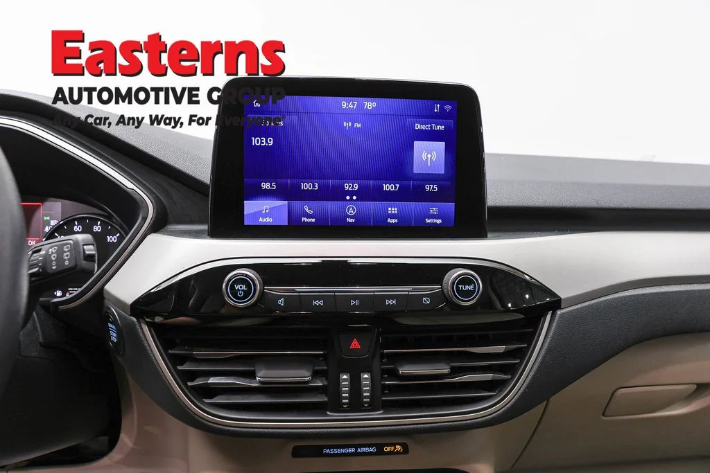 Used 2022 Silver Ford SE image 11