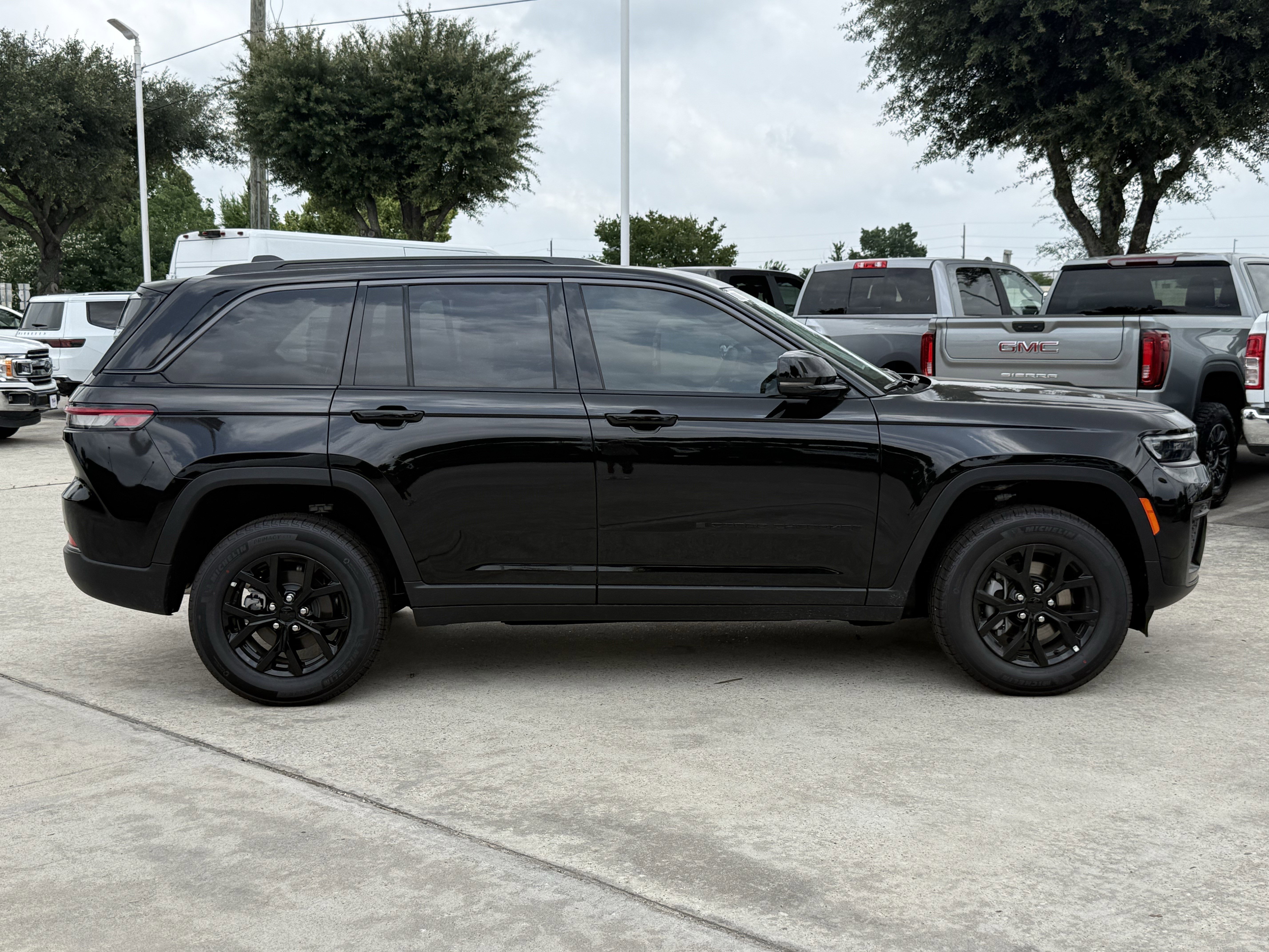 New 2026 Jeep Grand Cherokee Laredo Altitude Sport Utility in