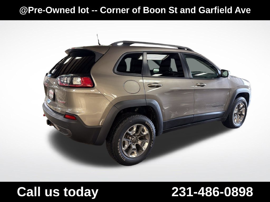 Used 2019 Beige Jeep Trailhawk image 5