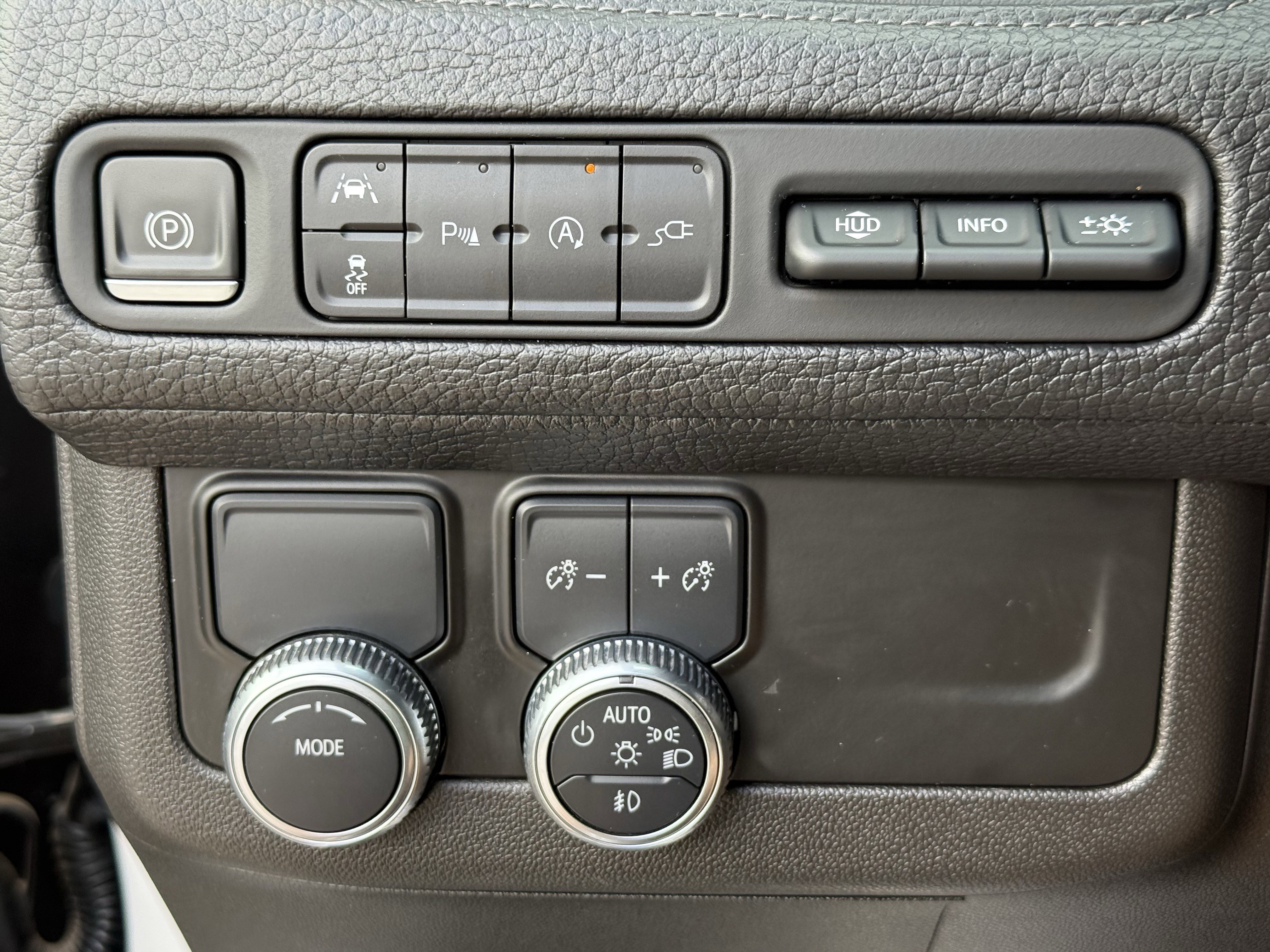 Used 2021 White Frost Tricoat GMC  image 22