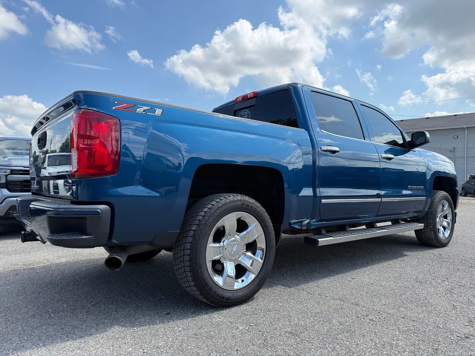 Used 2018 Blue Chevrolet LTZ image 9