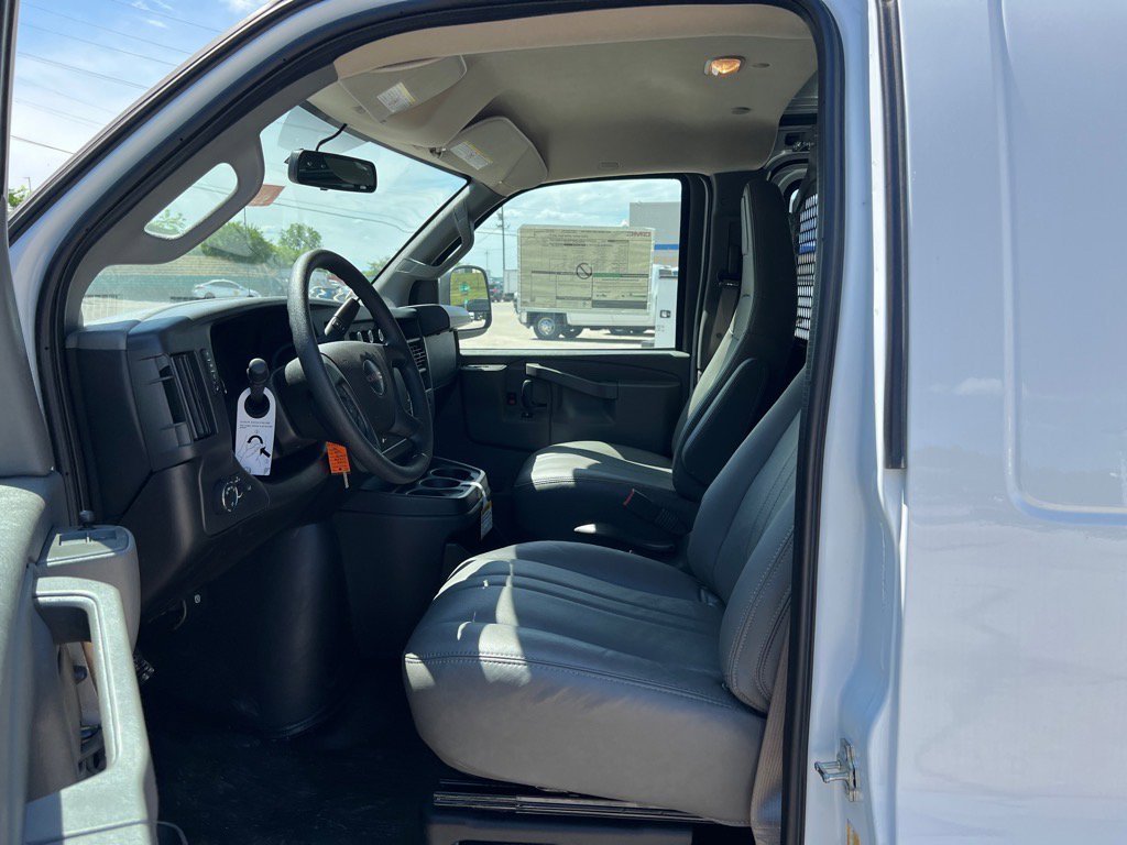 2025 GMC Savana Cargo Work Van - Photo 16