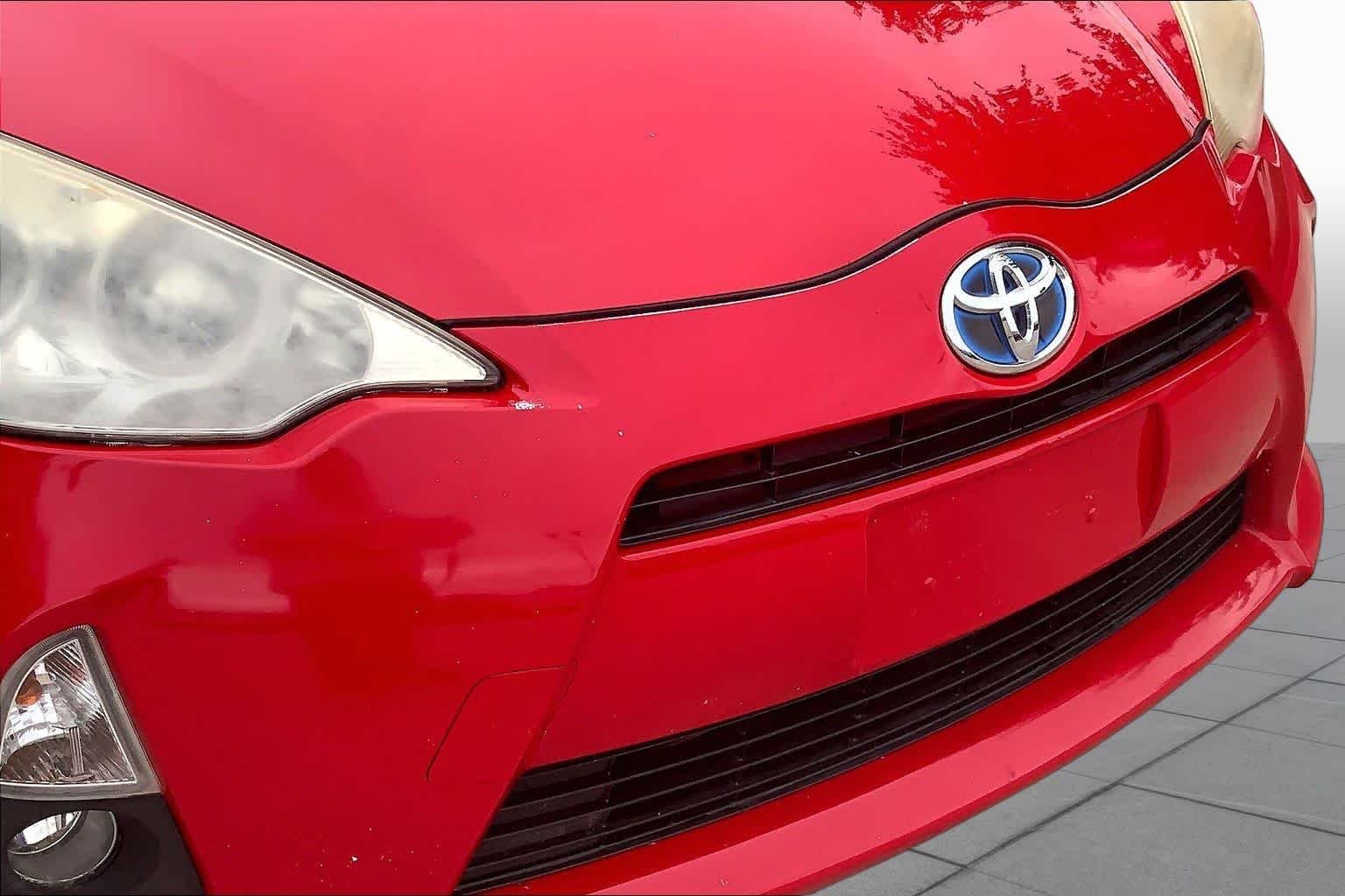 Used 2013 Absolutely Red Toyota Three image 31