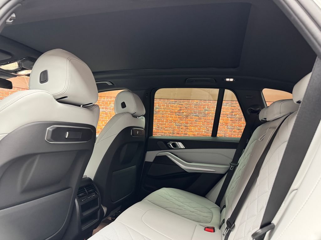 New 2026 White BMW xDrive40i image 23