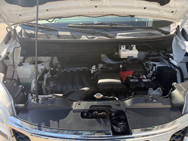 Used 2020 White Nissan SV image 6