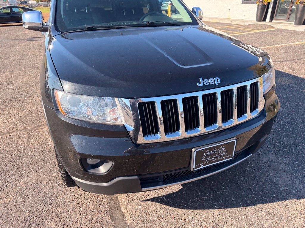 Used 2013 Black Jeep Limited image 13
