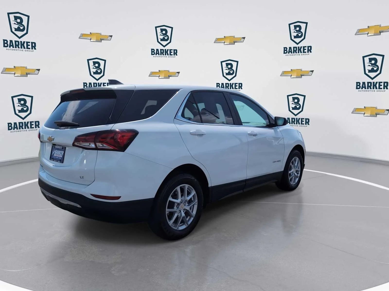 Used 2024 Summit White Chevrolet LT image 8